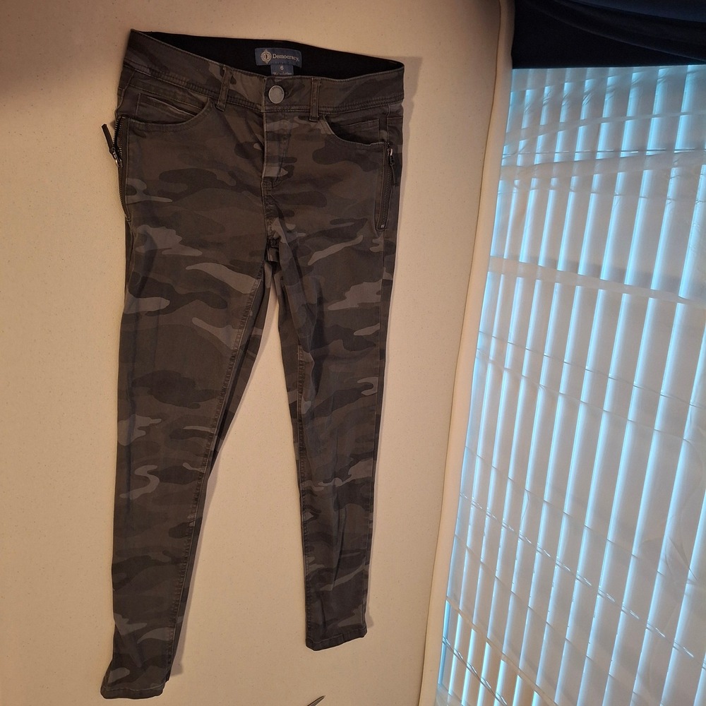 Democracy Ab solution Camo Print Zip Pocket Skinny Jeans - Women's‎ Size 6